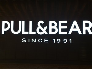 300 modele noi Pull&Bear